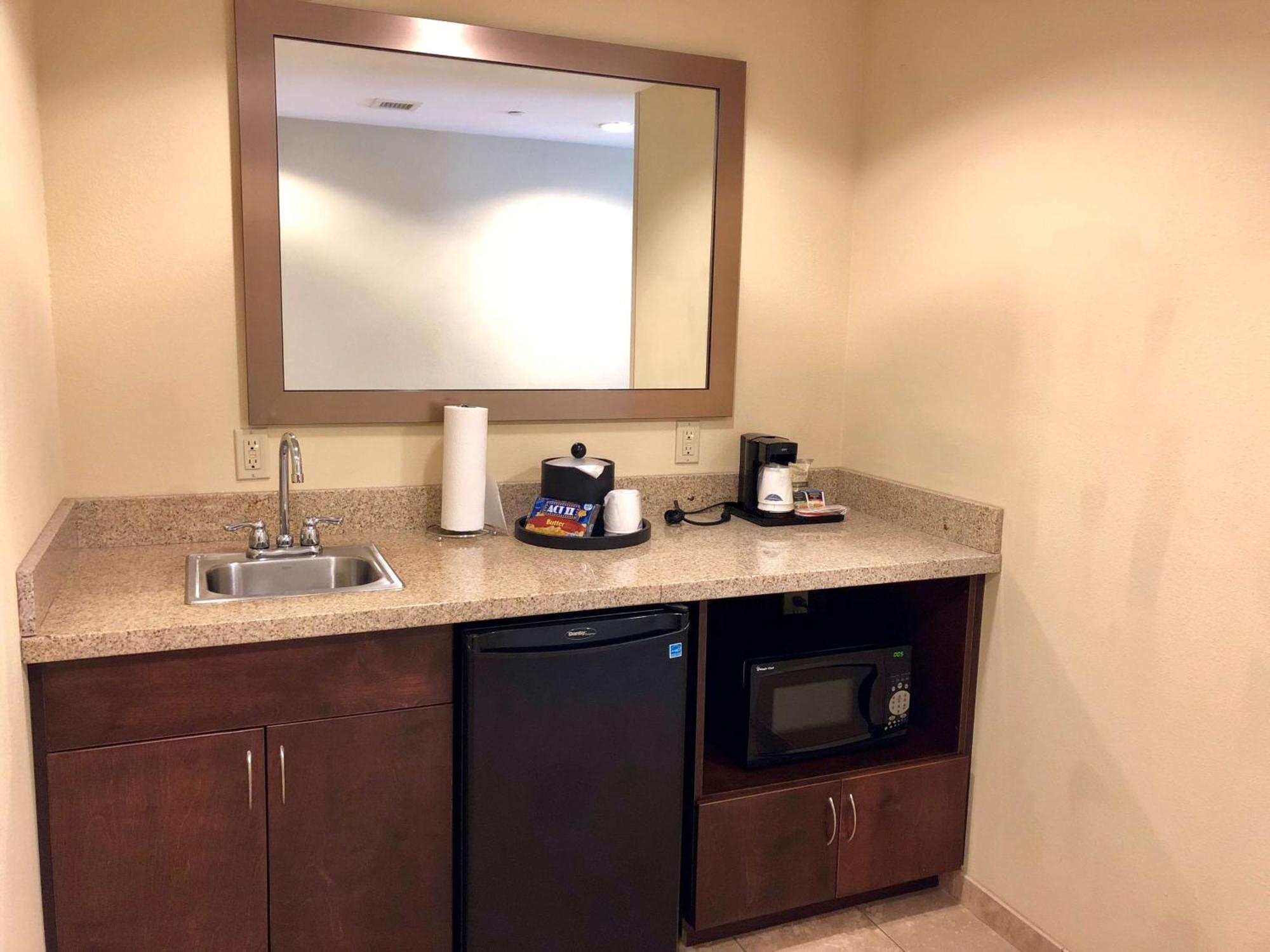 Hampton Inn And Suites Woodstock, Virginia Екстериор снимка