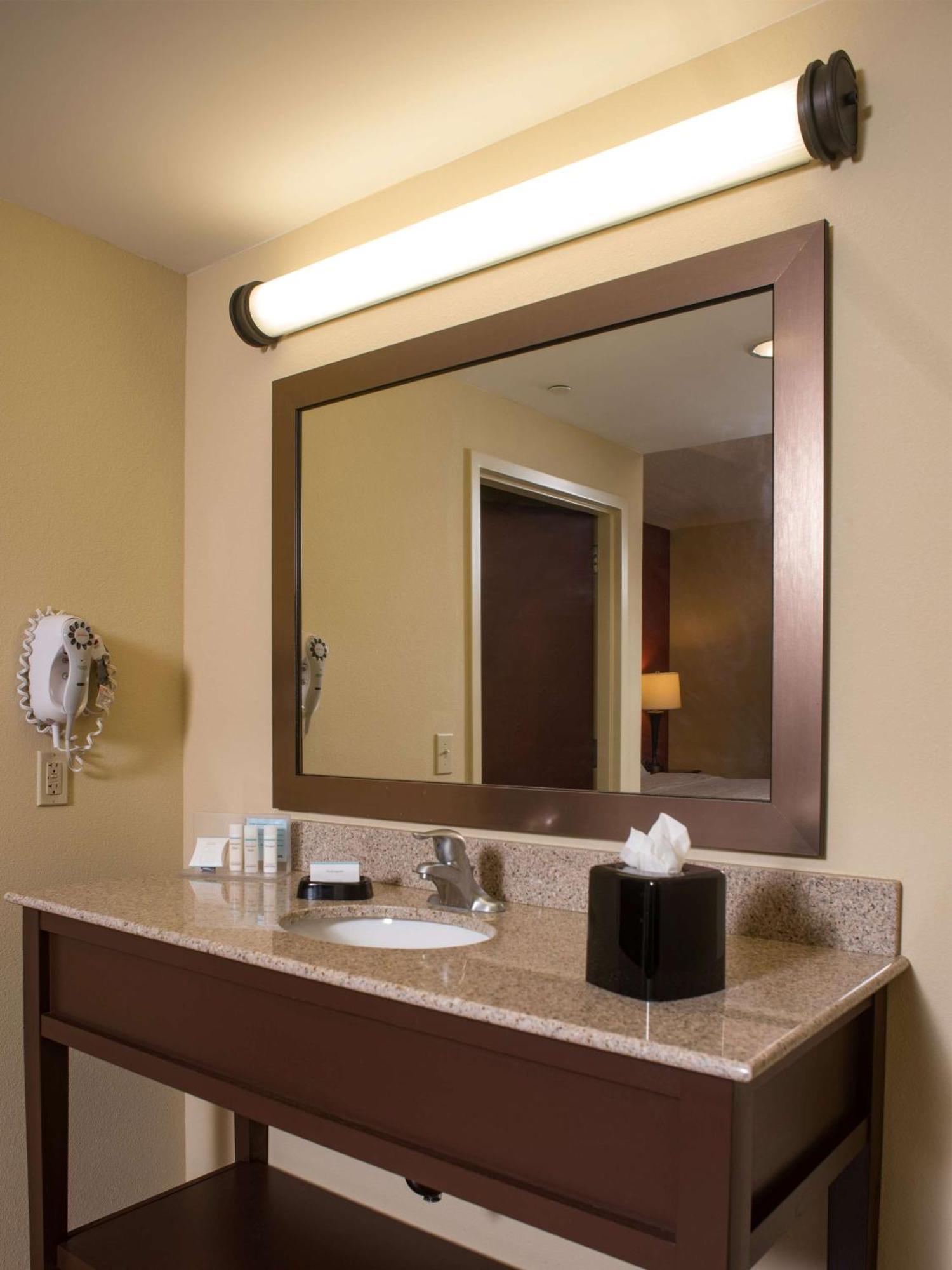 Hampton Inn And Suites Woodstock, Virginia Екстериор снимка