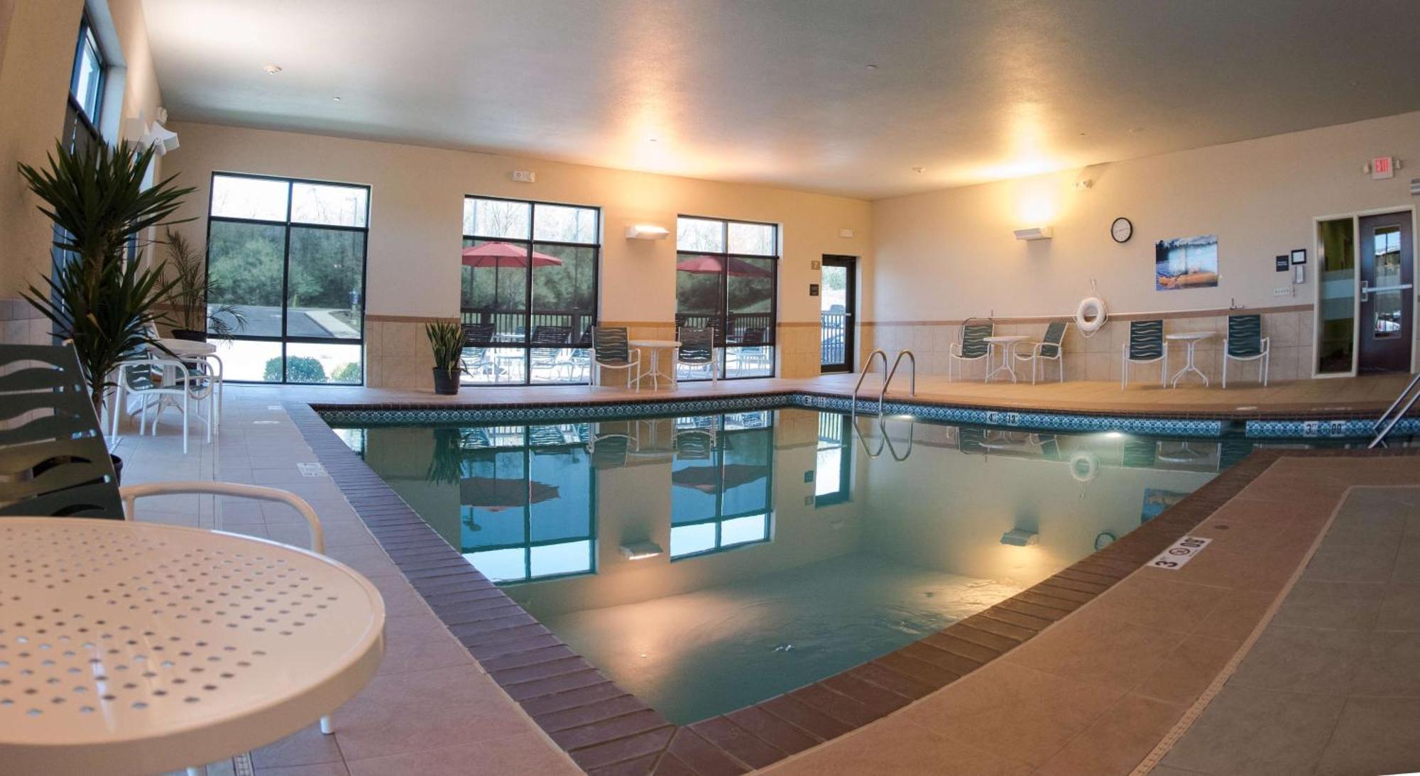 Hampton Inn And Suites Woodstock, Virginia Екстериор снимка