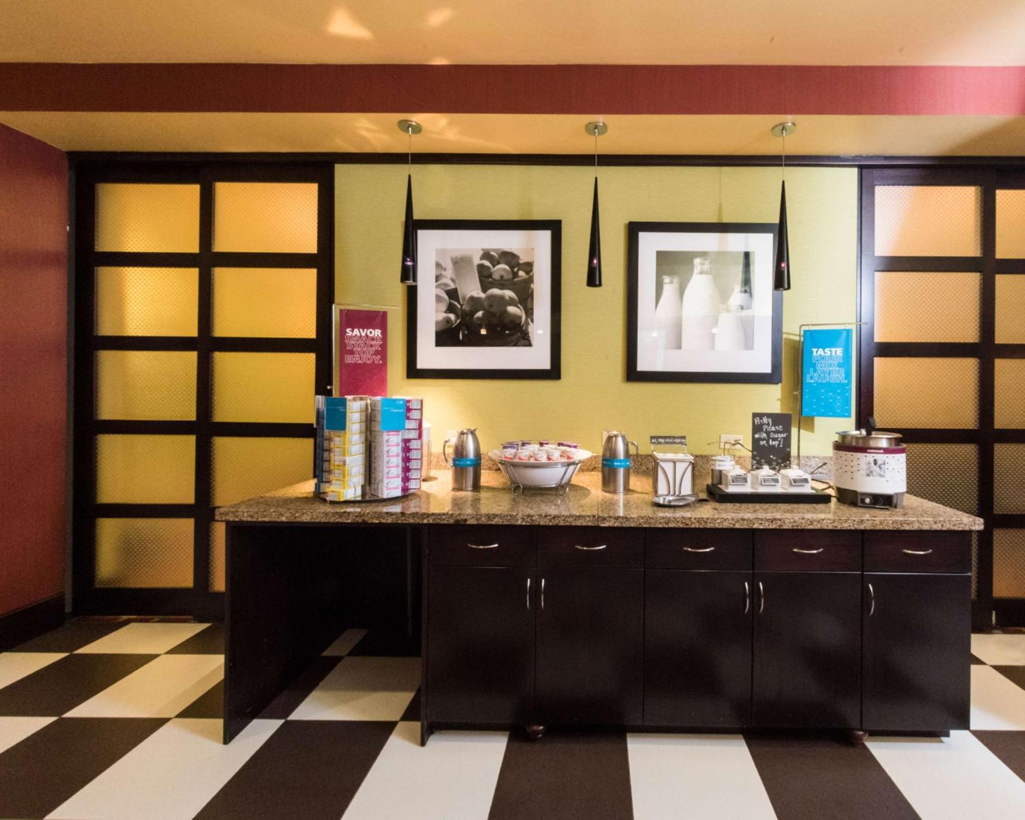 Hampton Inn And Suites Woodstock, Virginia Екстериор снимка