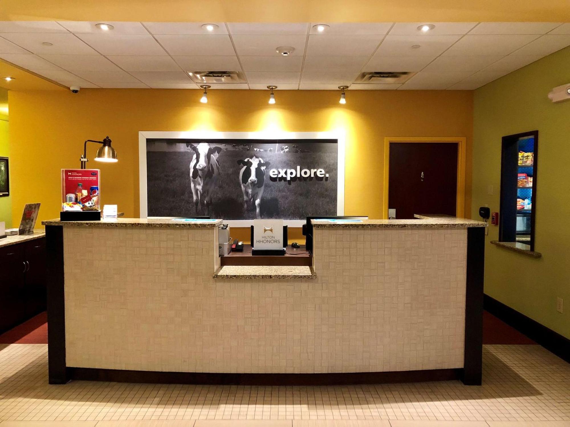 Hampton Inn And Suites Woodstock, Virginia Екстериор снимка