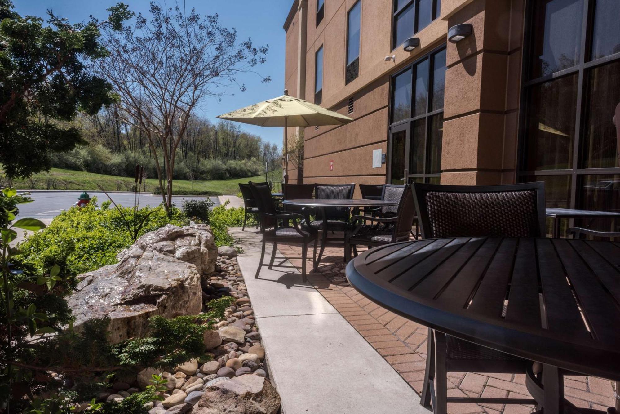 Hampton Inn And Suites Woodstock, Virginia Екстериор снимка
